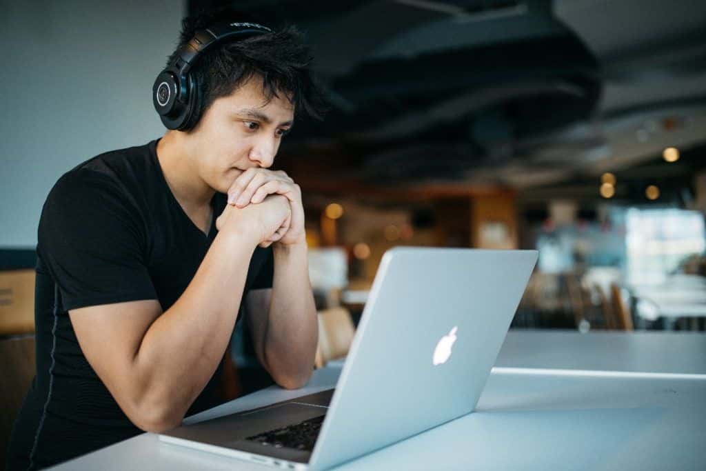E-Learning: Digitale Wissensvermittlung in 4 Schritten umsetzen